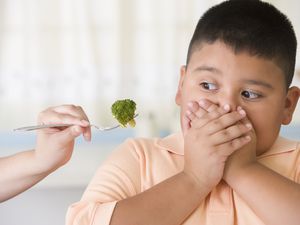 如果你的孩子挑食，不要强迫他喂奶。