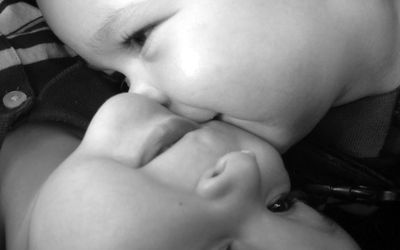 双胞胎接吻，多胎妊娠的积极好处华体会体育官方人口