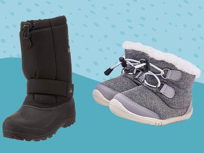 Snow boots we recommend displayed on a two-tone blue patterned background