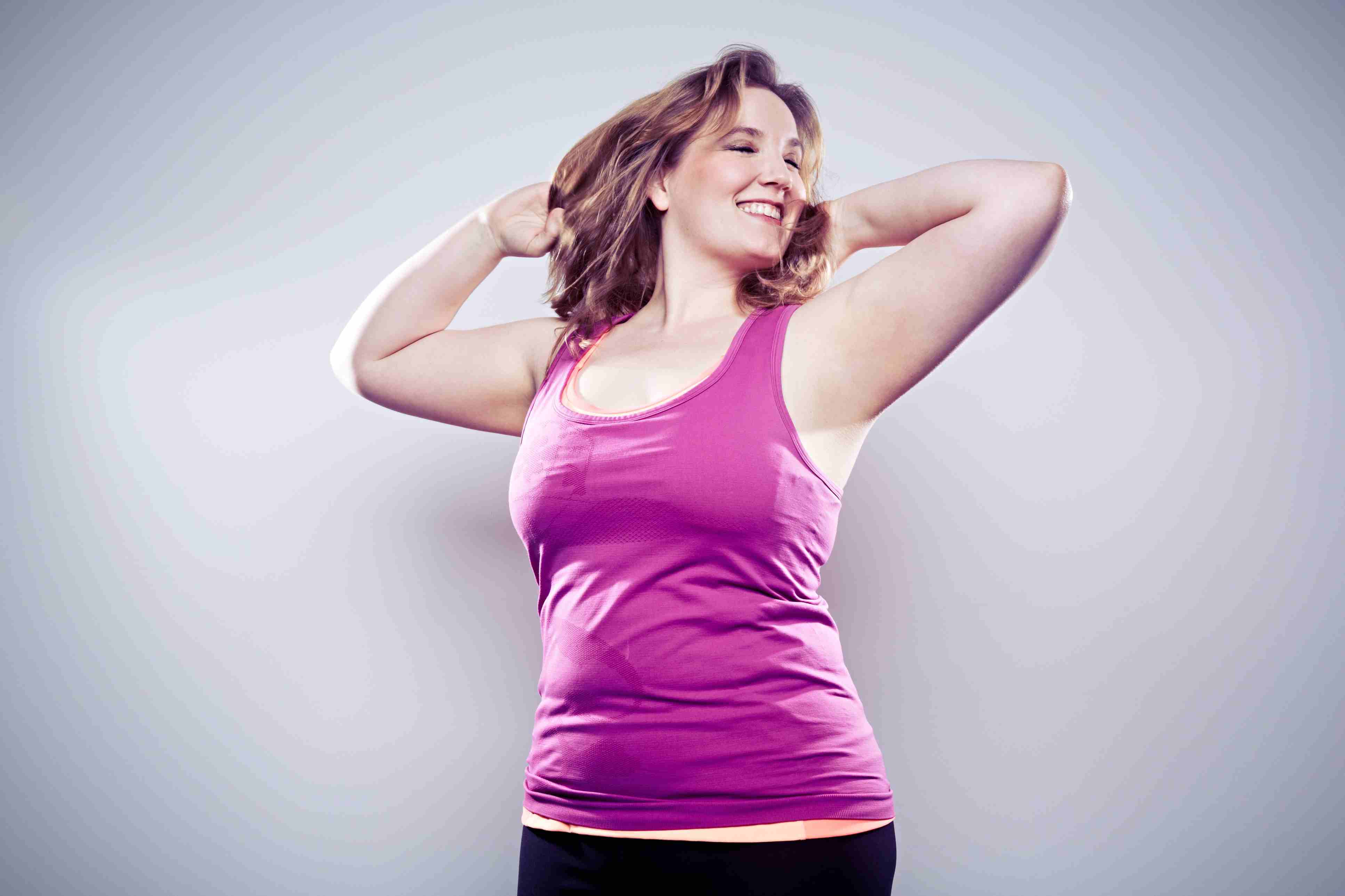 女性通过锻炼来减肥，试图减肥并降低睾丸激素水平
