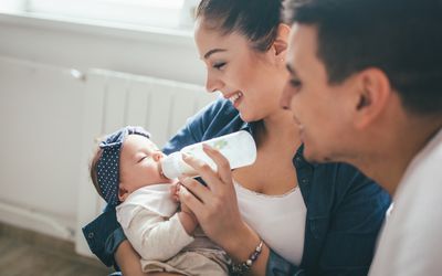 feeding newborn baby