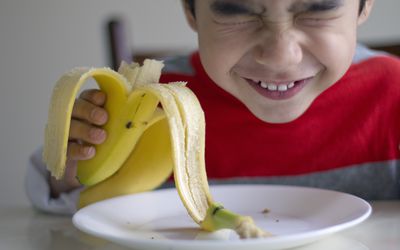 吃香蕉的男孩