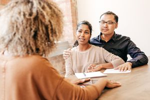 A couple talking to a genetic counselor