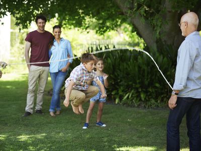 Benefits of family time - family jumping rope together