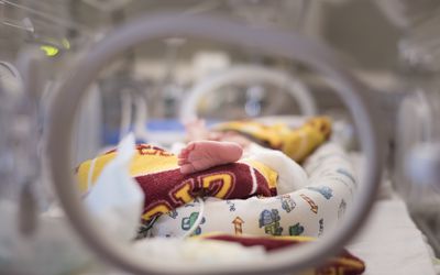 新生儿重症监护室图示早产儿足