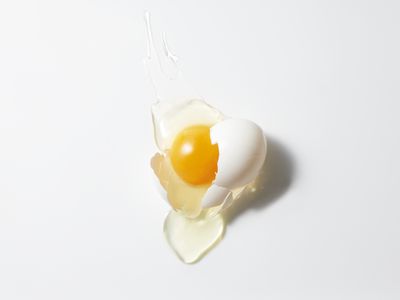 egg-white-in-shell-similar-to-texture-of-cervical-mucus