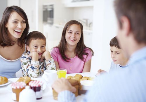 Laughter around a mouthwatering breakfast!