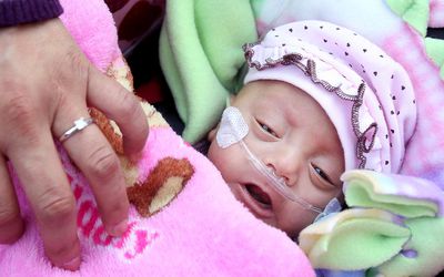 2012年1月20日，22岁的Haydee Ibarra在离开洛杉矶县-南加州大学医疗中心时，用毯子盖住了她的女儿Melinda Star Guido。Melinda Star Guido是世界上现存的第三小婴儿，2011年8月30日出生，体重只有9.5盎司。
