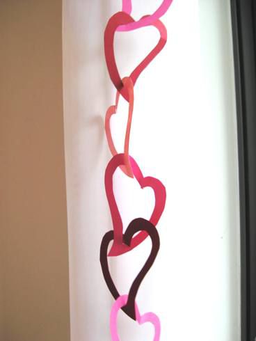 Valentine_crafts_linking_hearts_garland_step22.jpg