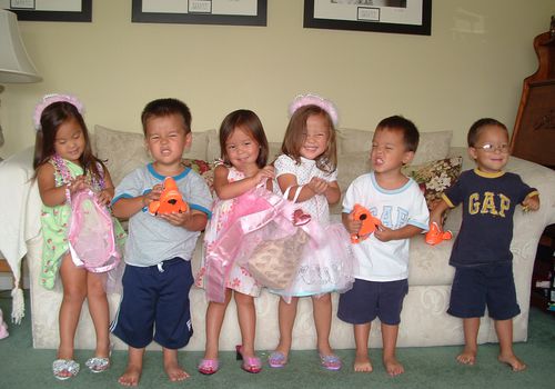 六胞胎:Hannah, Collin, Alexis, Leah, Joel和Aaden