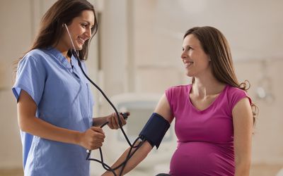 孕妇要检查血压。