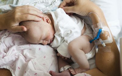 新生儿与母亲产后静脉注射