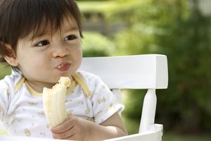 快把婴儿吃掉了香蕉