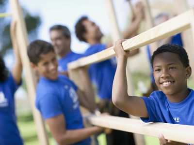 Volunteers building home