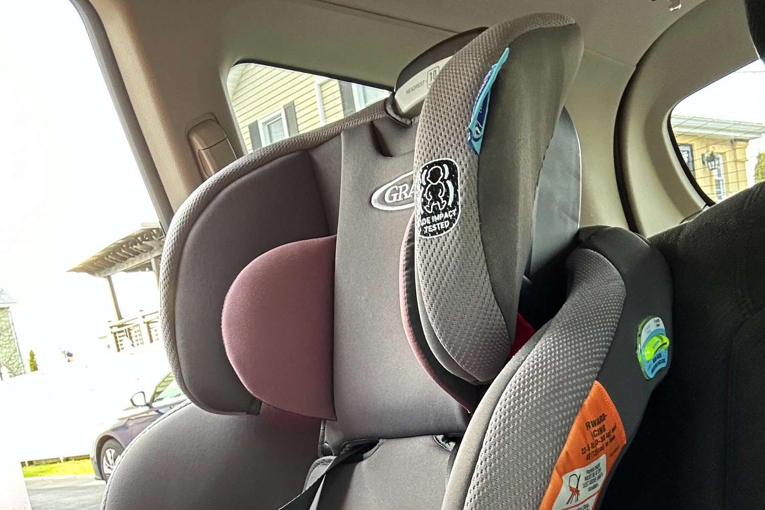 Zoome din on the upper portion of the Graco Extend2Fit 3-in-1 Car Seat