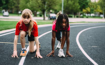 孩子们做运动可以帮助他们培养毅力和自尊
